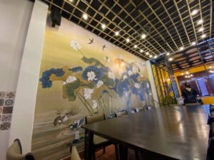 Hình ảnh thi công tranh lụa phong cách indochine